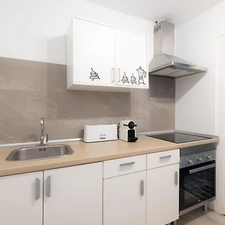 U-nique Roger Lluria Ii Apartment
